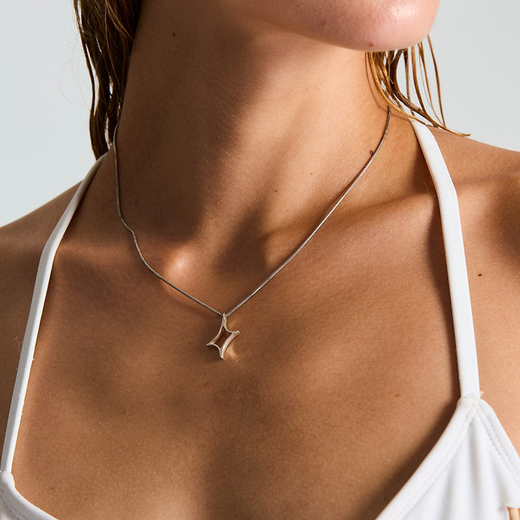 Loop linear flare necklace