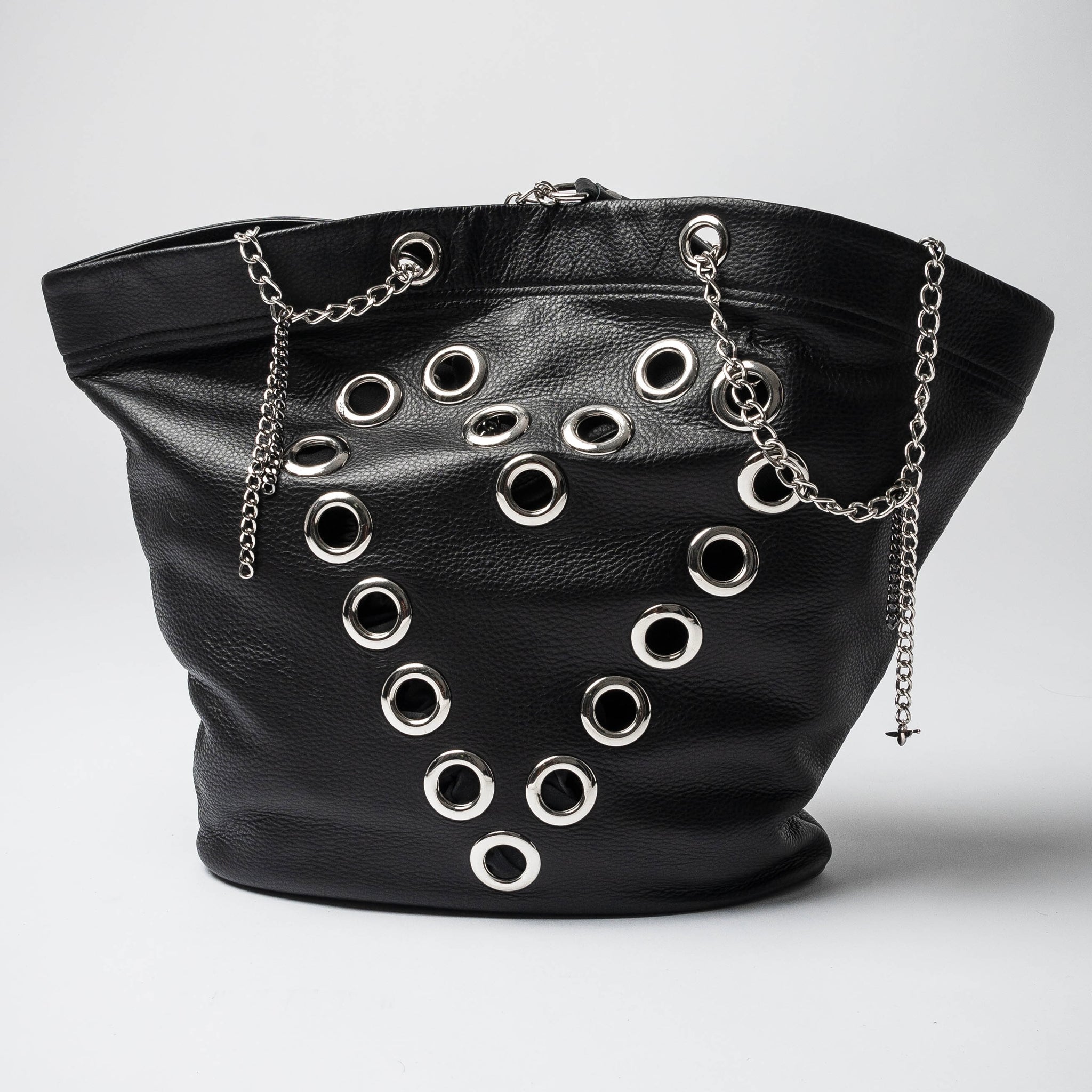 Heartbreak tote bag with metal chain