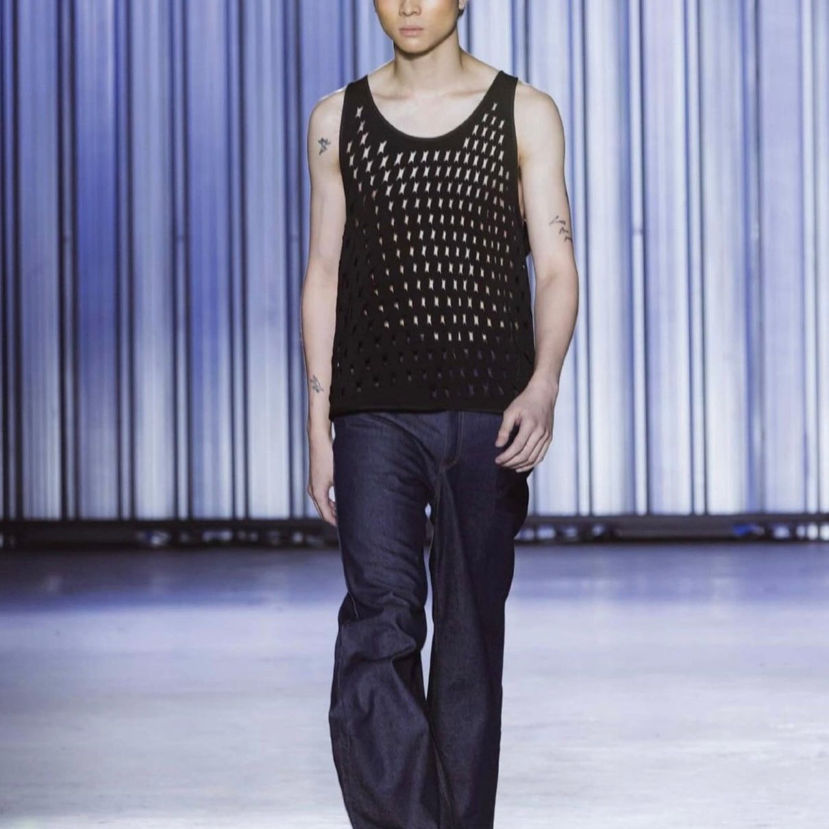 Loose-fit laser cut tank top black – futuretreasureny