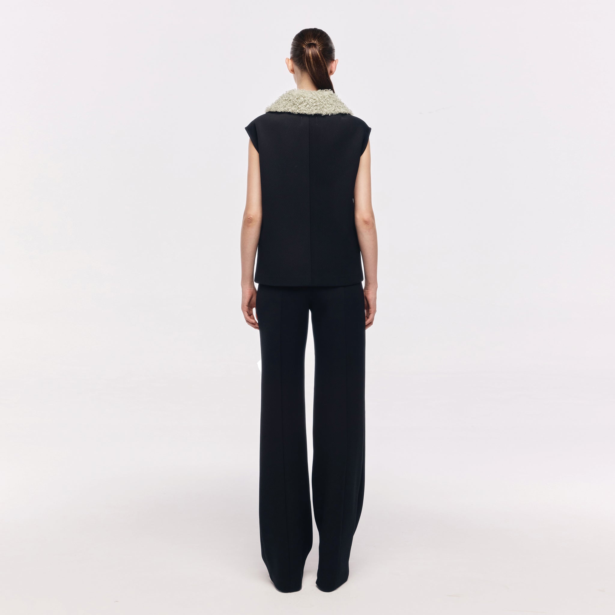 Sleeveless Blouse with Detachable Faux-Fur Collar