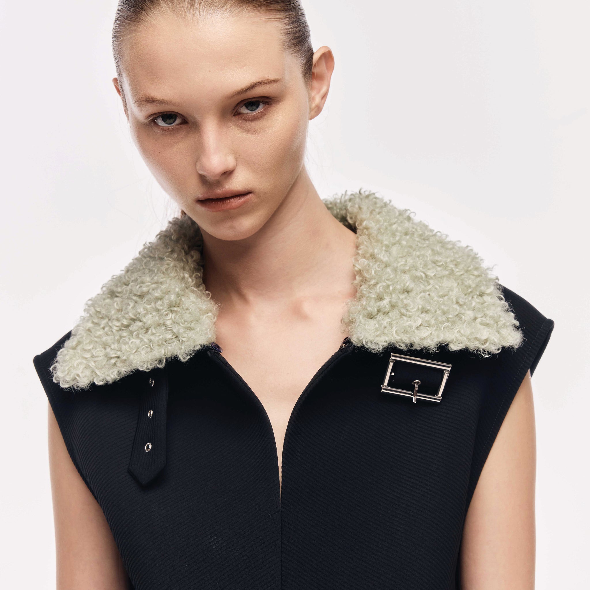 Sleeveless Blouse with Detachable Faux-Fur Collar