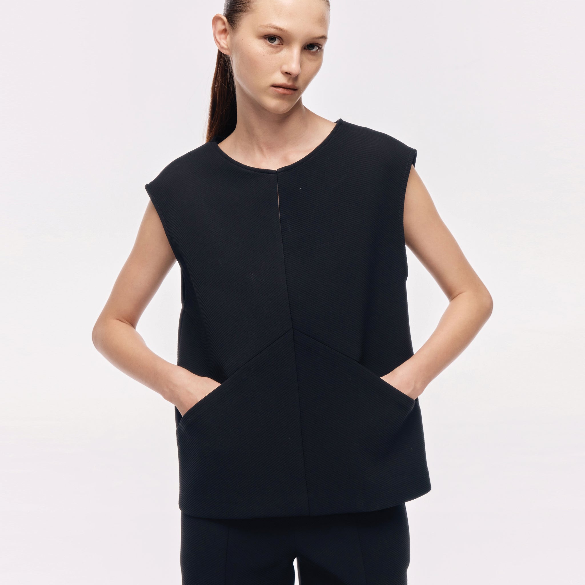 Sleeveless Blouse with Detachable Faux-Fur Collar