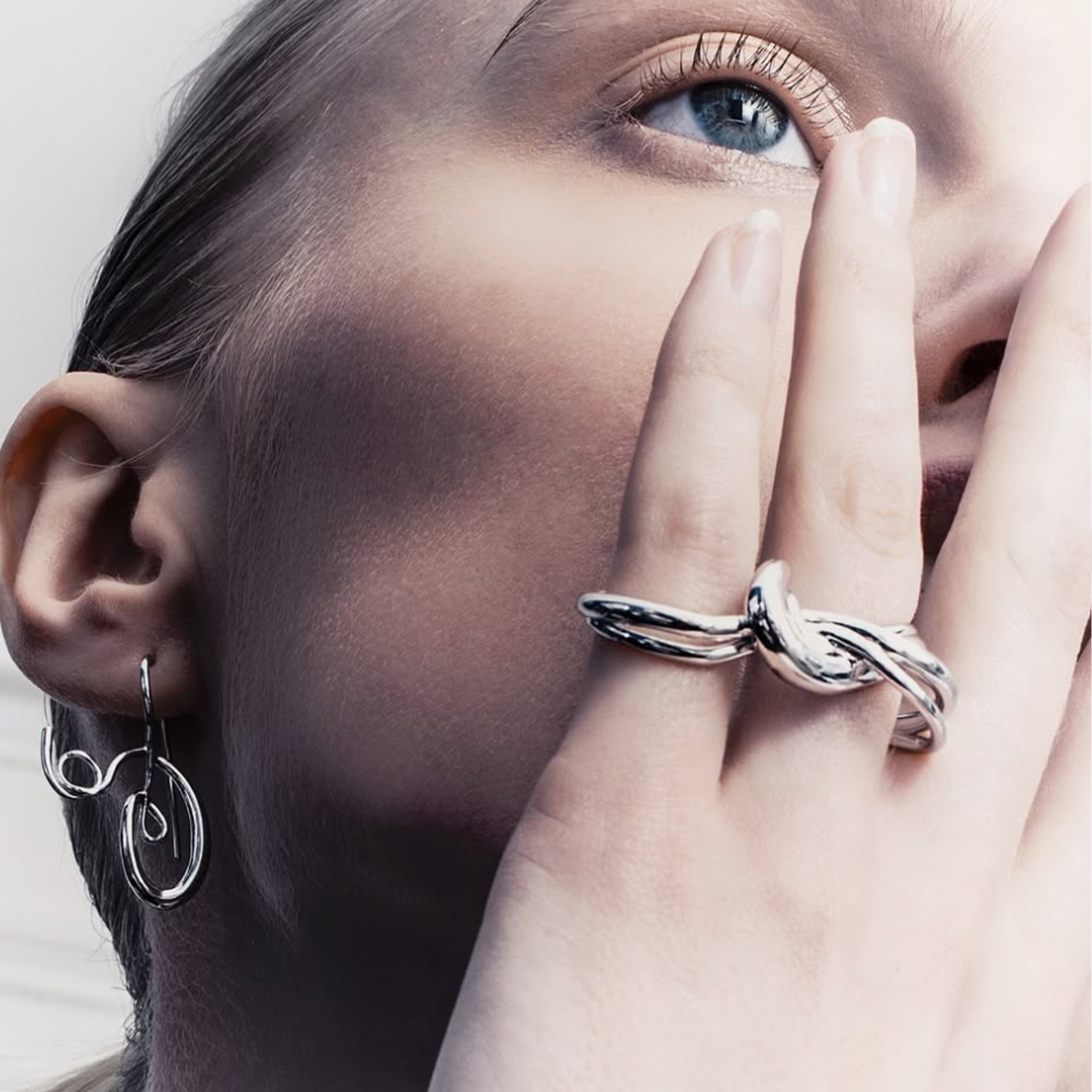 Hormones Two Finger Ring
