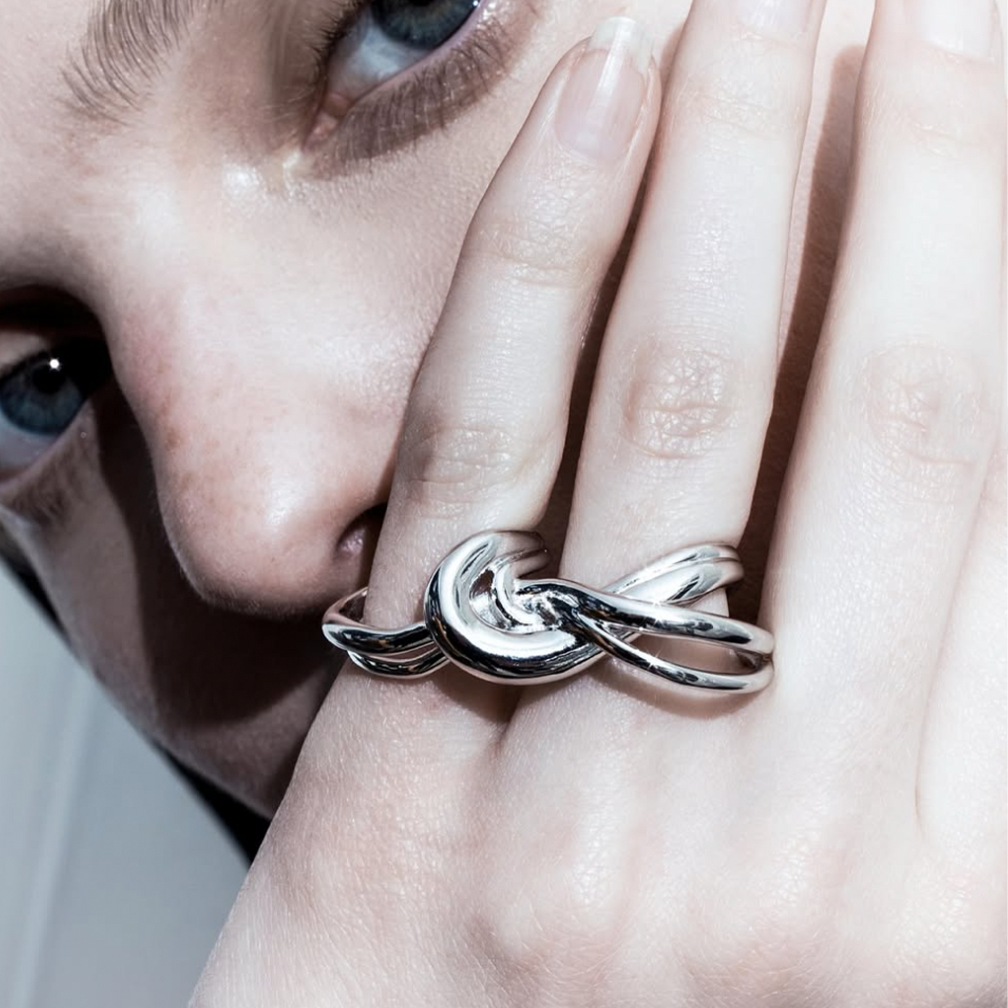 Hormones Two Finger Ring