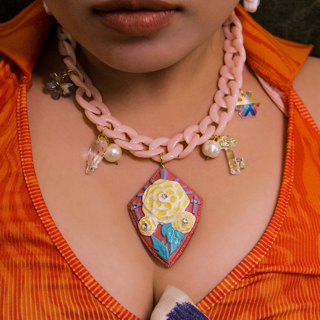 ROSE MARY CAVING RESIN PINK ROSE NECKLACE